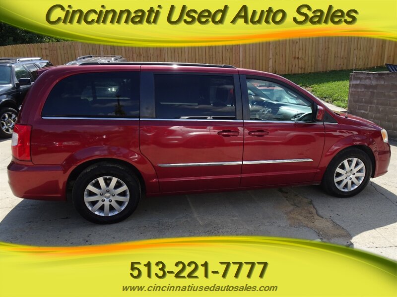 2014 Chrysler Town & Country Touring photo