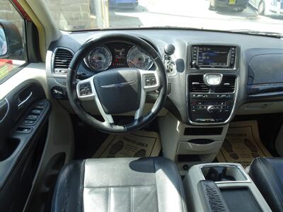 2014 Chrysler Town & Country Touring  3.6L V6 FWD - Photo 9 - Cincinnati, OH 45255