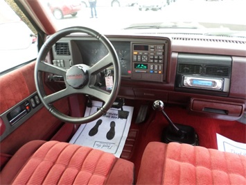 1993 Chevrolet C3500   - Photo 7 - Cincinnati, OH 45255
