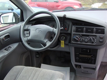 2000 Toyota Sienna CE   - Photo 6 - Cincinnati, OH 45255