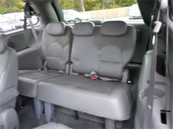 2005 Chrysler Town and Country Limited   - Photo 17 - Cincinnati, OH 45255