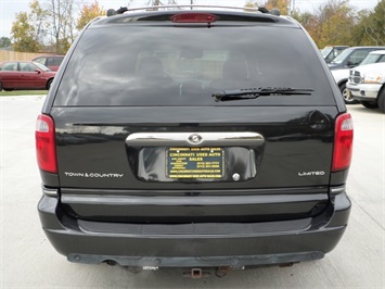 2005 Chrysler Town and Country Limited   - Photo 5 - Cincinnati, OH 45255
