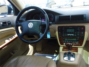 2005 Volkswagen Passat GLX   - Photo 7 - Cincinnati, OH 45255