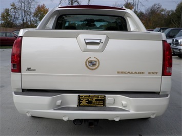 2002 Cadillac Escalade   - Photo 5 - Cincinnati, OH 45255