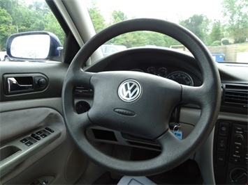 2002 Volkswagen Passat GLS   - Photo 17 - Cincinnati, OH 45255