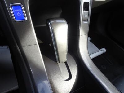 2013 Chevrolet Volt Premium  Range-Extended Hybrid FWD - Photo 15 - Cincinnati, OH 45255