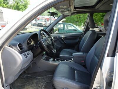 2002 Toyota RAV4   - Photo 12 - Cincinnati, OH 45255