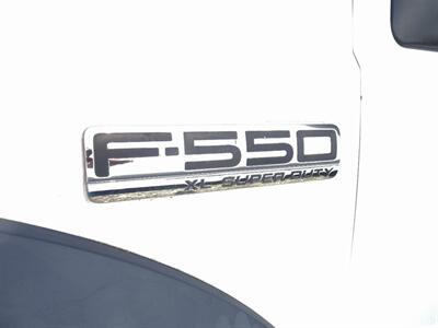 2007 Ford F-550 XL Super Duty 6.8L V10 RWD   - Photo 17 - Cincinnati, OH 45255
