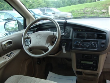 2000 Toyota Sienna LE   - Photo 6 - Cincinnati, OH 45255