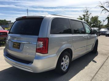 2012 Chrysler Town and Country Touring   - Photo 13 - Cincinnati, OH 45255