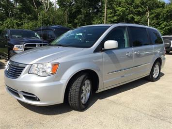 2012 Chrysler Town and Country Touring   - Photo 11 - Cincinnati, OH 45255