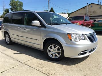 2012 Chrysler Town and Country Touring   - Photo 12 - Cincinnati, OH 45255