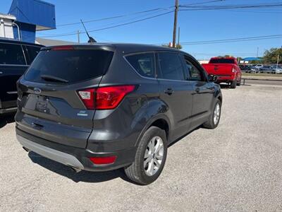 2019 Ford Escape SE   - Photo 4 - Lewisville, TX 75057