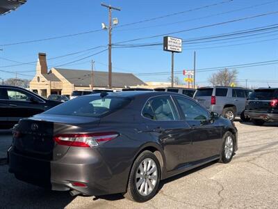 2020 Toyota Camry LE   - Photo 4 - Lewisville, TX 75057