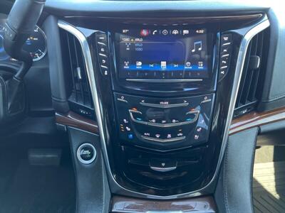 2018 Cadillac Escalade Luxury   - Photo 21 - Lewisville, TX 75057