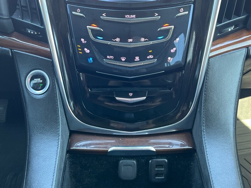 2018 Cadillac Escalade Luxury photo