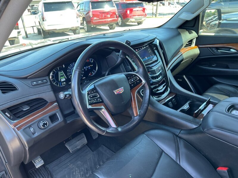 2018 Cadillac Escalade Luxury photo