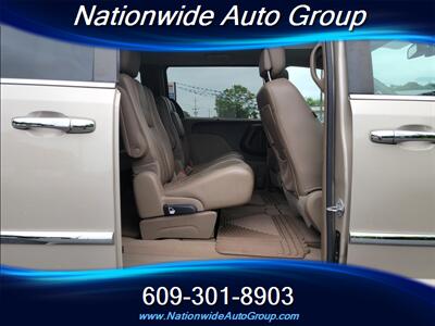 2012 Chrysler Town & Country Touring-L   - Photo 26 - East Windsor, NJ 08520
