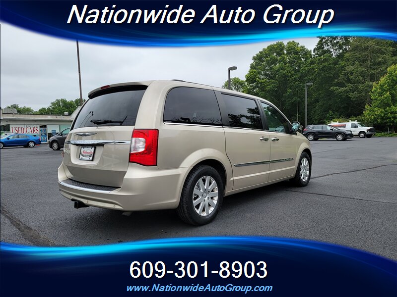 2012 Chrysler Town & Country Touring-L photo