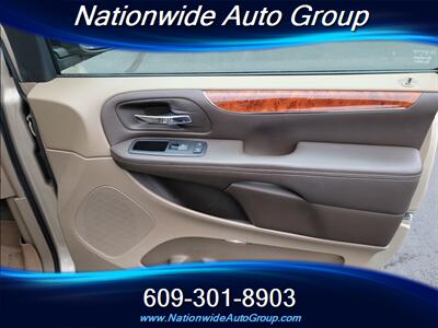 2012 Chrysler Town & Country Touring-L   - Photo 27 - East Windsor, NJ 08520