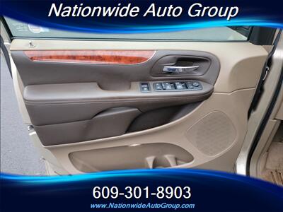 2012 Chrysler Town & Country Touring-L   - Photo 9 - East Windsor, NJ 08520