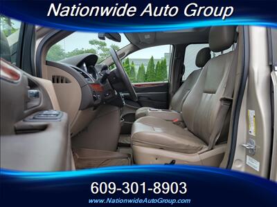 2012 Chrysler Town & Country Touring-L   - Photo 10 - East Windsor, NJ 08520