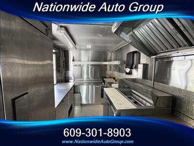 2015 Ford E-Series Chassis  Custom Food Truck - Photo 9 - East Windsor, NJ 08520