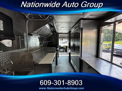 2015 Ford E-Series Chassis  Custom Food Truck - Photo 14 - East Windsor, NJ 08520