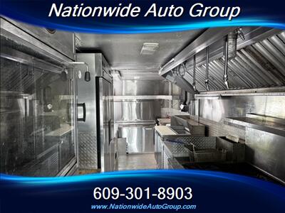 2015 Ford E-Series Chassis  Custom Food Truck - Photo 10 - East Windsor, NJ 08520