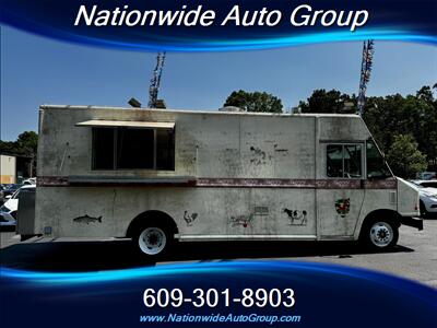 2015 Ford E-Series Chassis  Custom Food Truck - Photo 8 - East Windsor, NJ 08520