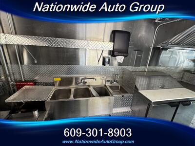 2015 Ford E-Series Chassis  Custom Food Truck - Photo 13 - East Windsor, NJ 08520
