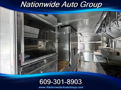 2015 Ford E-Series Chassis  Custom Food Truck - Photo 11 - East Windsor, NJ 08520