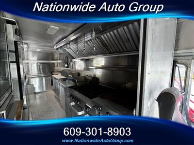 2015 Ford E-Series Chassis  Custom Food Truck - Photo 12 - East Windsor, NJ 08520