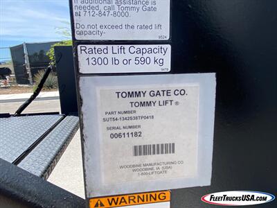 2012 Ford F-350 Super Duty XL  Utility Service Body w/ Tommy Lift Gate - Photo 32 - Las Vegas, NV 89103