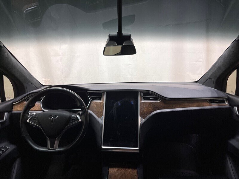 2017 Tesla Model X 75D photo