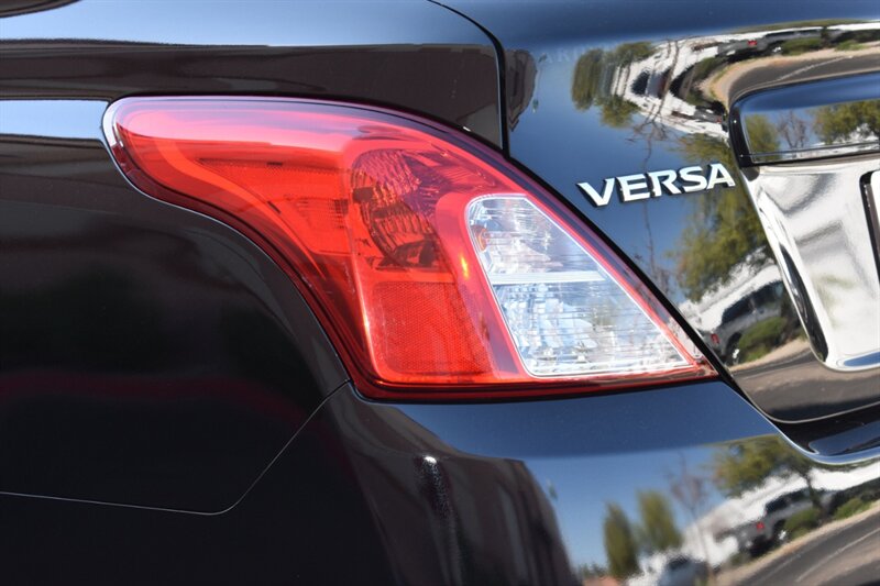 2017 Nissan Versa 1.6 S photo