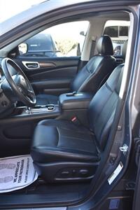 2020 Nissan Pathfinder Platinum   - Photo 11 - Mesa, AZ 85201