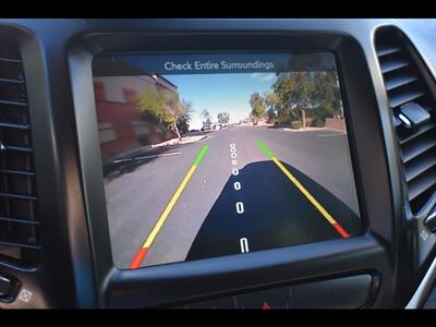 2018 Jeep Cherokee Latitude Plus   - Photo 11 - Mesa, AZ 85201