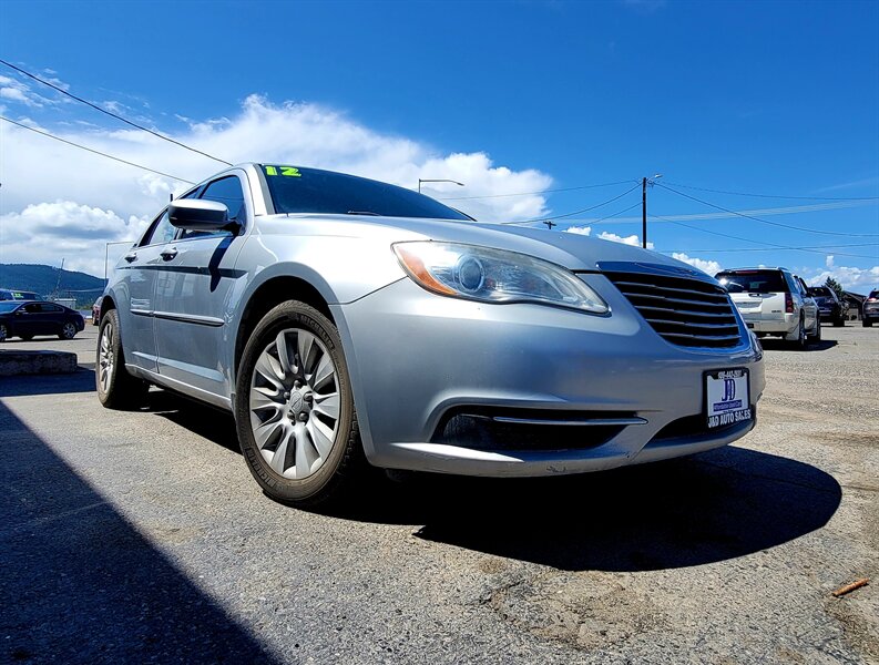 2012 Chrysler 200 LX photo