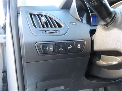 2010 Hyundai TUCSON GLS   - Photo 12 - Palm Desert, CA 92211