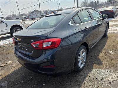 2017 Chevrolet Cruze LT Auto   - Photo 2 - Toledo, OH 43612