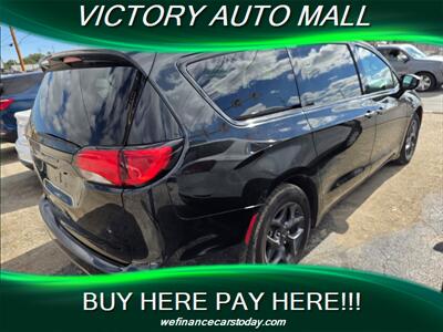 2020 Chrysler Pacifica Touring - Photo 2 - Toledo, OH 43612