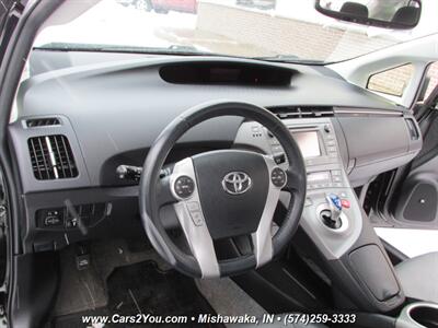 2015 Toyota Prius Five   - Photo 9 - Mishawaka, IN 46545