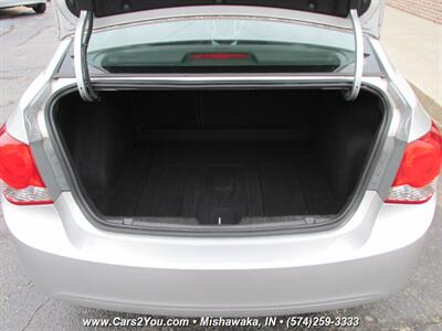 2014 Chevrolet Cruze LS Manual   - Photo 13 - Mishawaka, IN 46545