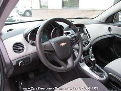 2014 Chevrolet Cruze LS Manual   - Photo 9 - Mishawaka, IN 46545