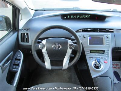 2015 Toyota Prius Hybrid Electric   - Photo 14 - Mishawaka, IN 46545