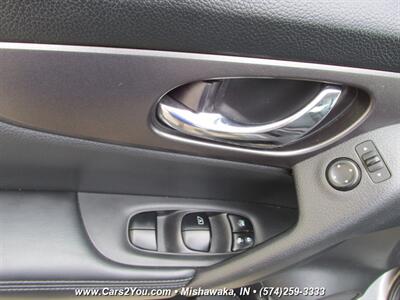 2016 Nissan Rogue SV AWD   - Photo 10 - Mishawaka, IN 46545