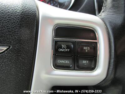 2015 Chrysler Town & Country Touring-L   - Photo 25 - Mishawaka, IN 46545