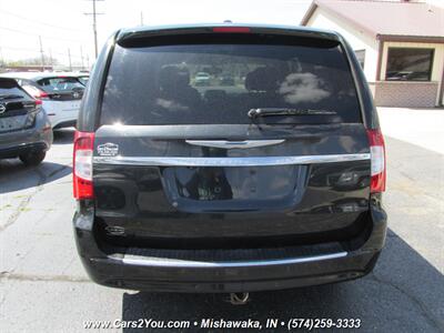 2015 Chrysler Town & Country Touring-L   - Photo 4 - Mishawaka, IN 46545