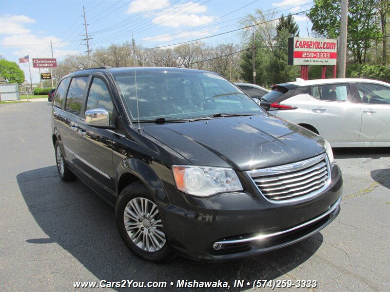 2015 Chrysler Town & Country Touring-L photo